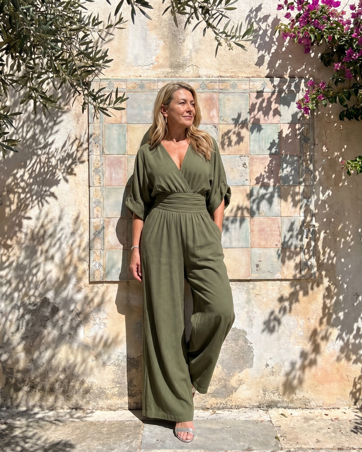 Ragnhild – Draperad overall med v-ringning och vida ben