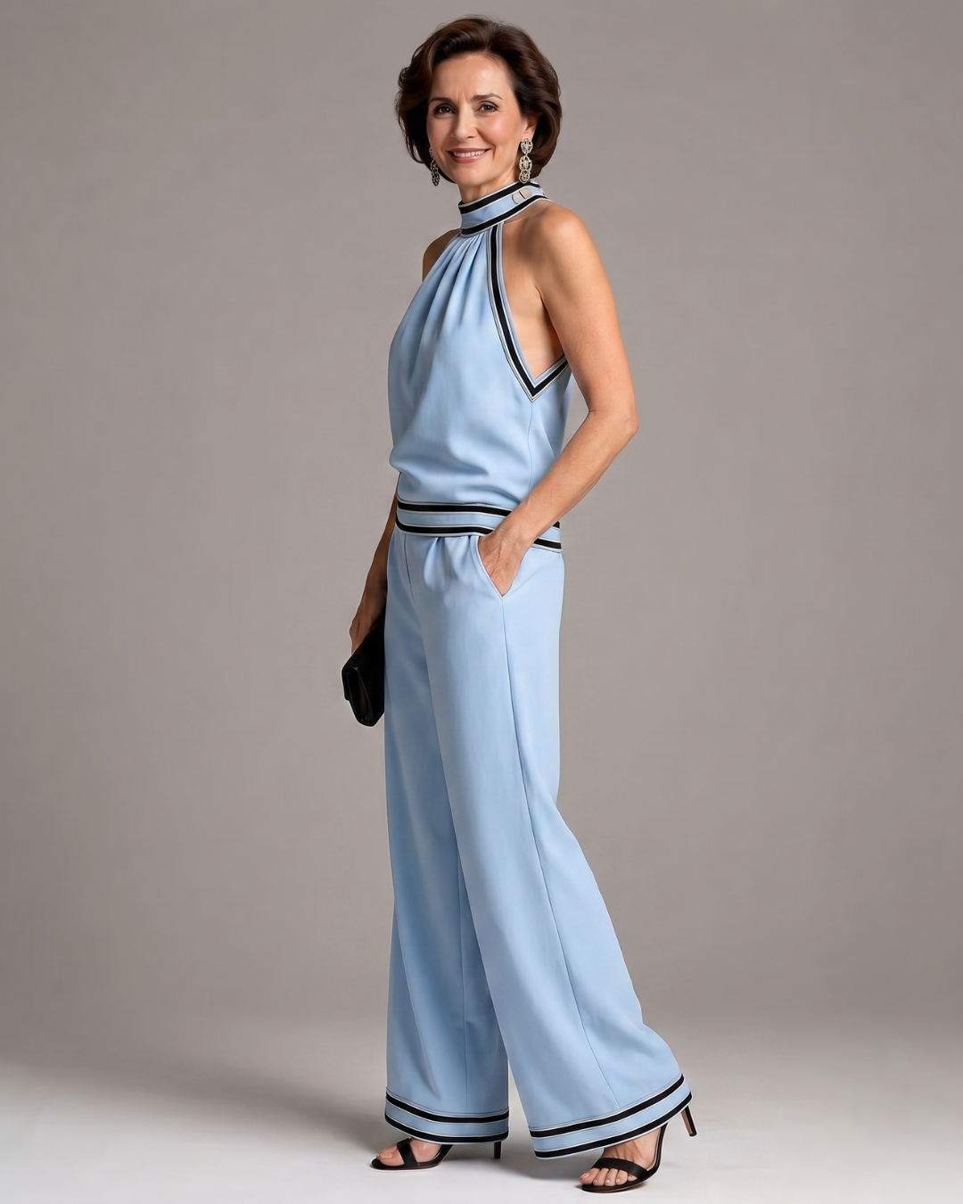 Therese – Overall med halterneck, vida ben och kontrastkant