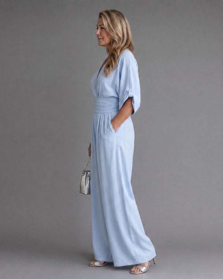Ragnhild – Draperad overall med v-ringning och vida ben