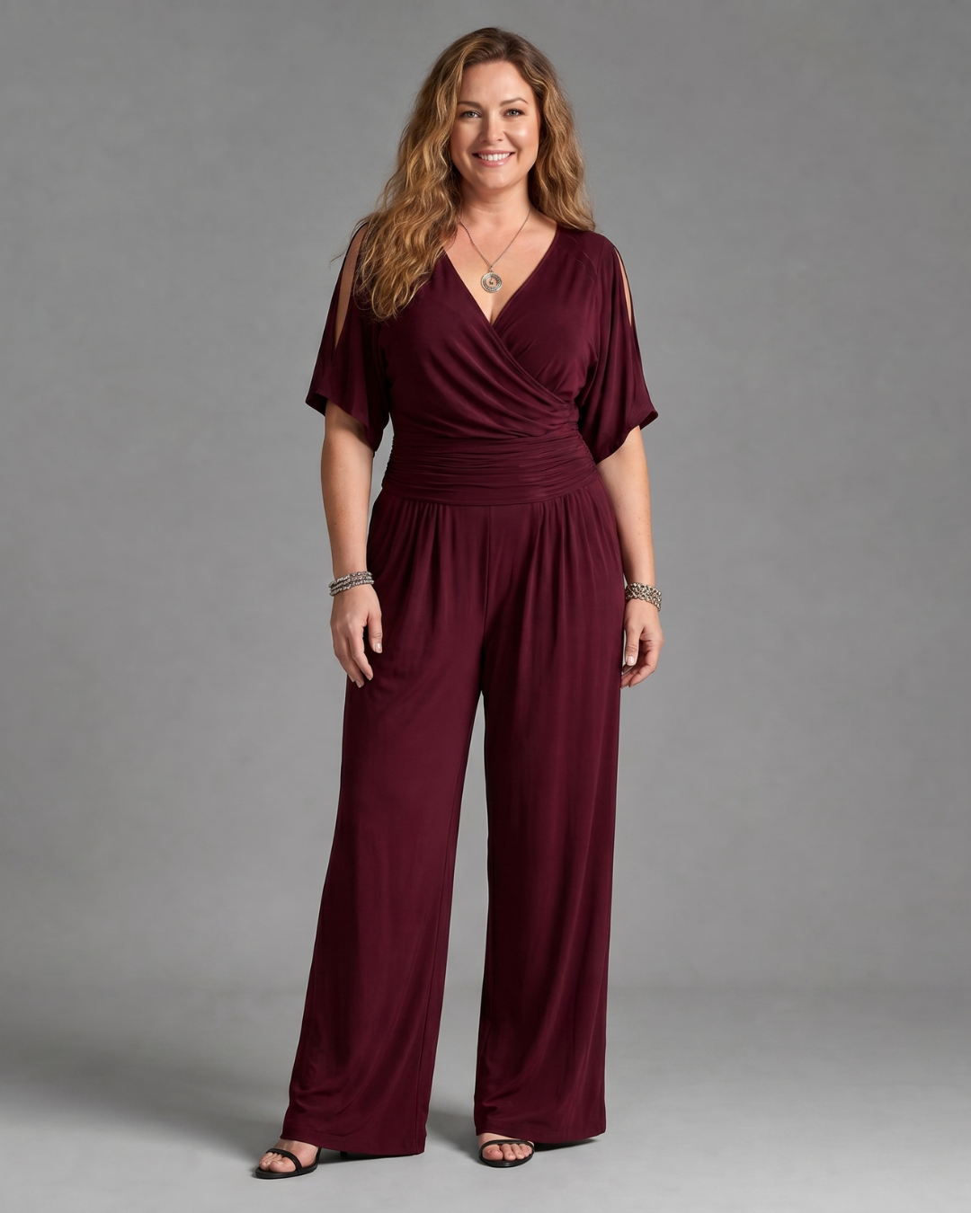 Tilda – Avslappnad overall med cold shoulder och omlottmidja