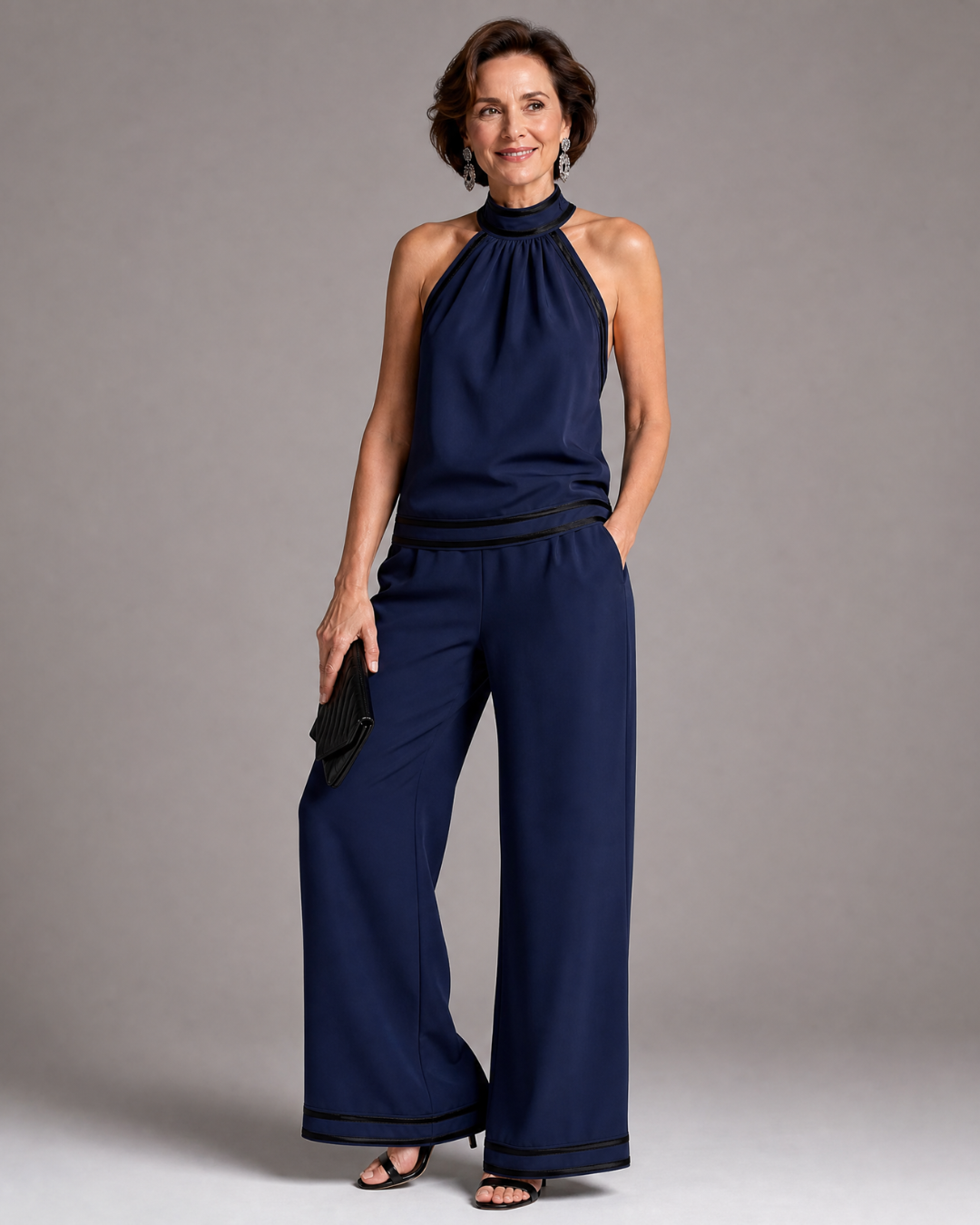 Therese – Overall med halterneck, vida ben och kontrastkant