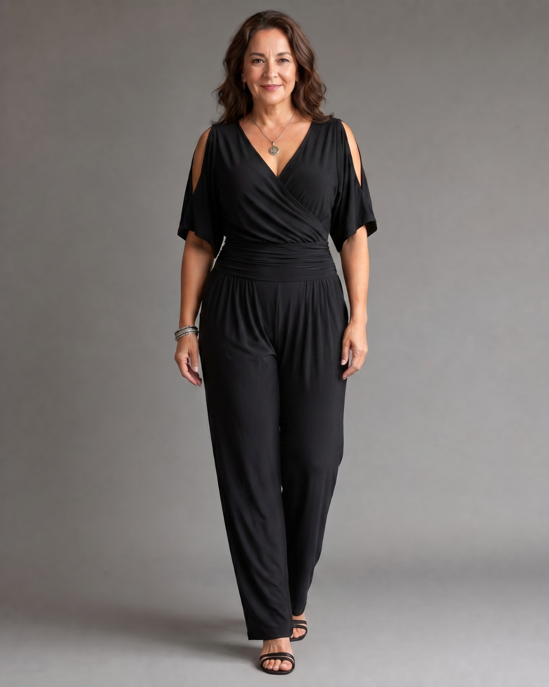 Tilda – Avslappnad overall med cold shoulder och omlottmidja