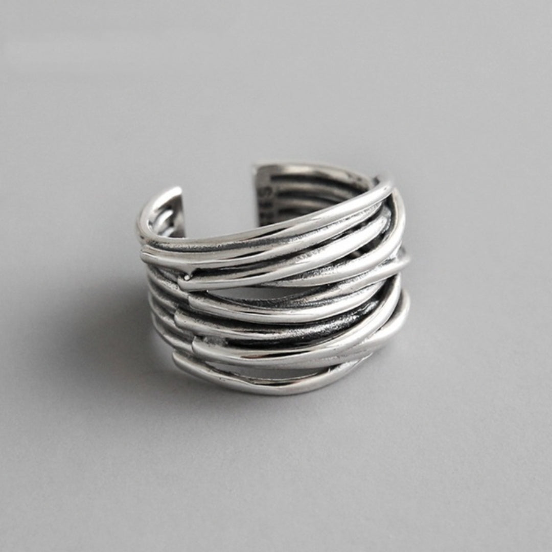 Kerstin – Elegant lagerad silverring
