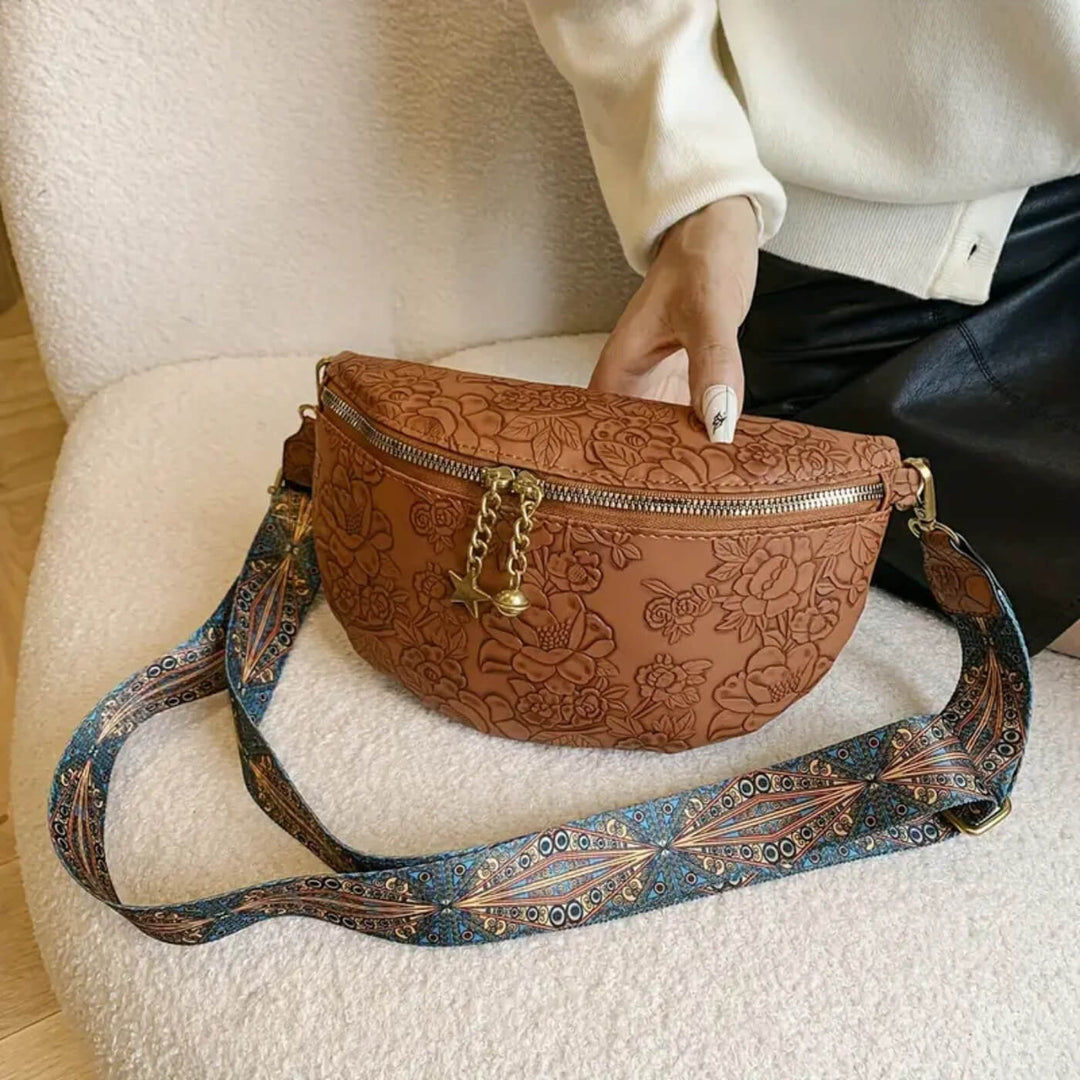 Asta – Handpräglad crossbodyväska med blommönster