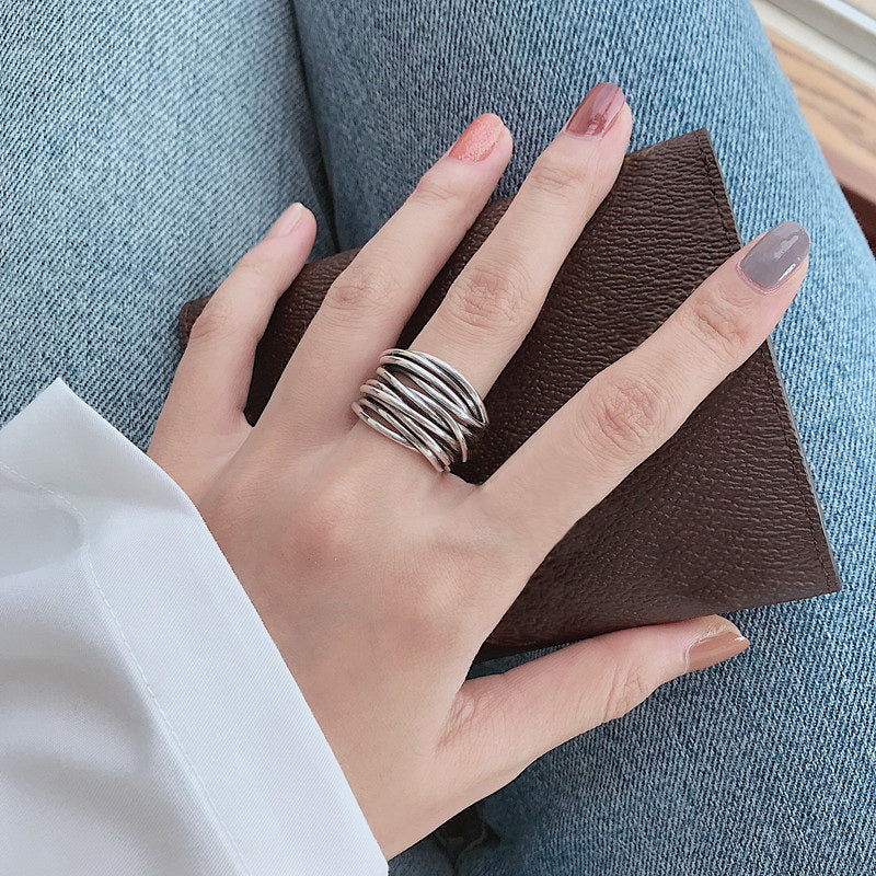 Kerstin – Elegant lagerad silverring