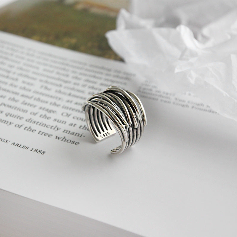Kerstin – Elegant lagerad silverring