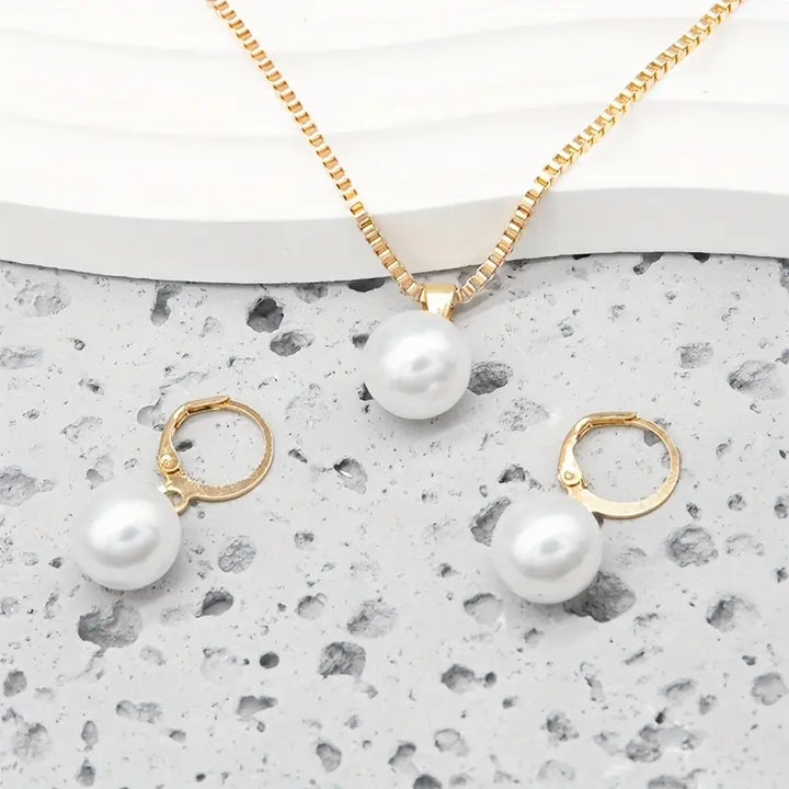 Kerstin – elegant pärlsmyckeset i guld