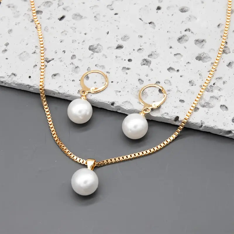Kerstin – elegant pärlsmyckeset i guld