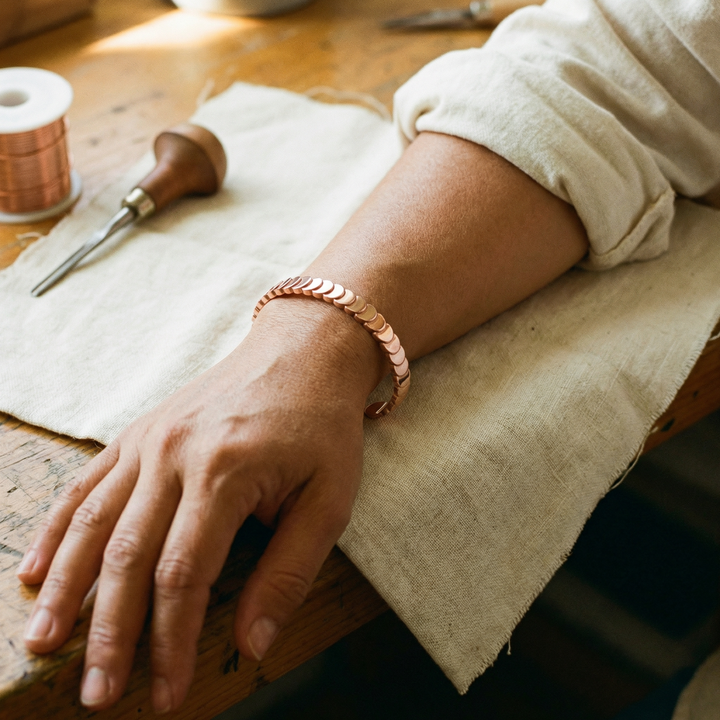 Svea – Handsmitt armband i koppar