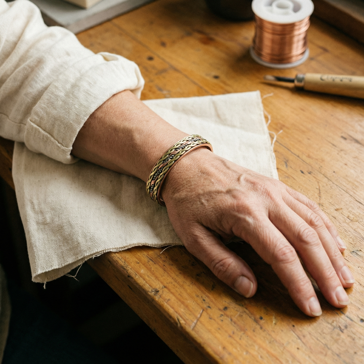 Gerd – Handvävt koppararmband med magneter