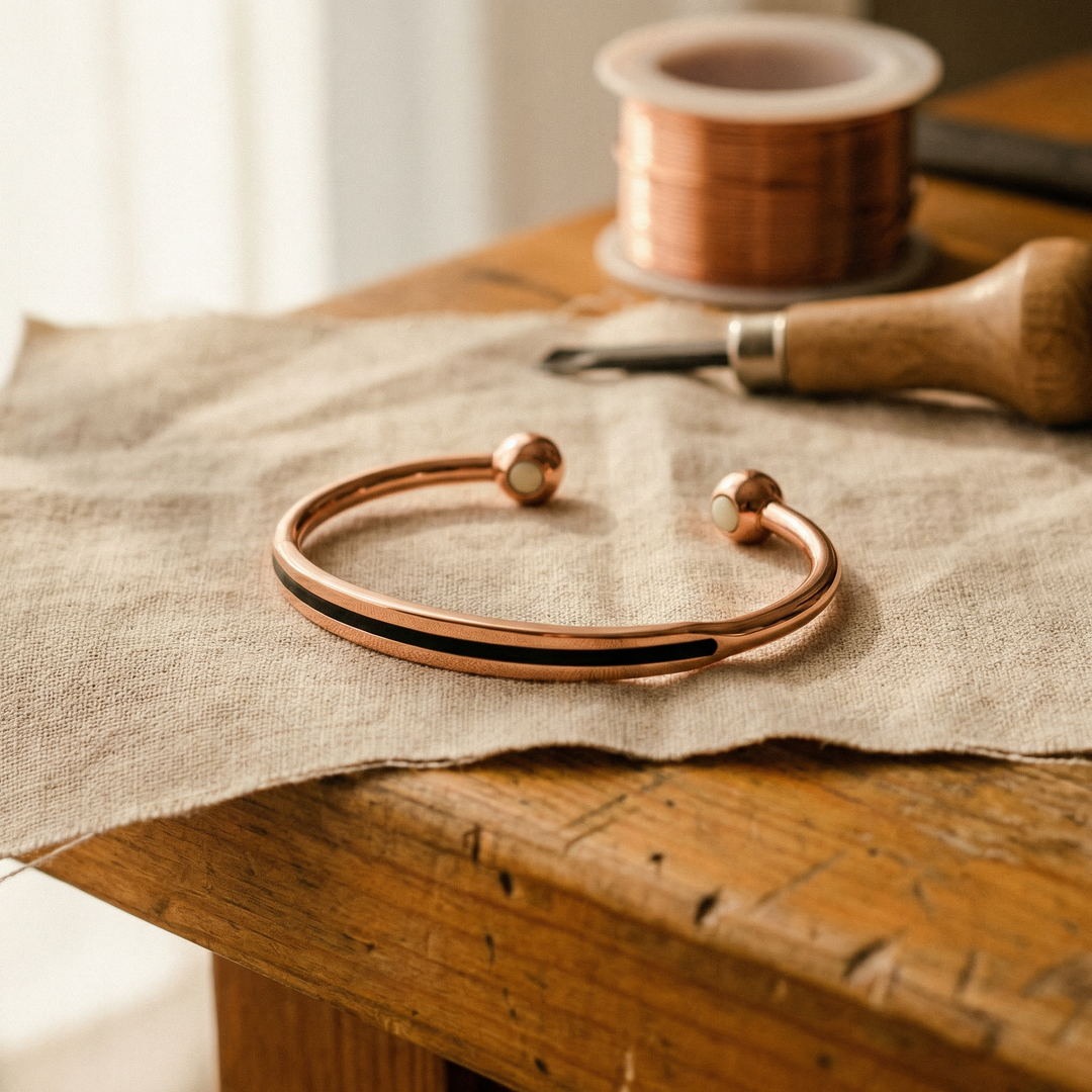 Ulla – Polerat koppararmband med kuländar
