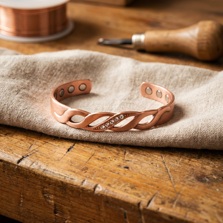 Carina – Flätad kopparmanchett med magneter