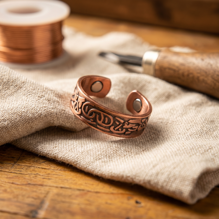 Elin – Handgraverat koppararmband med magneter