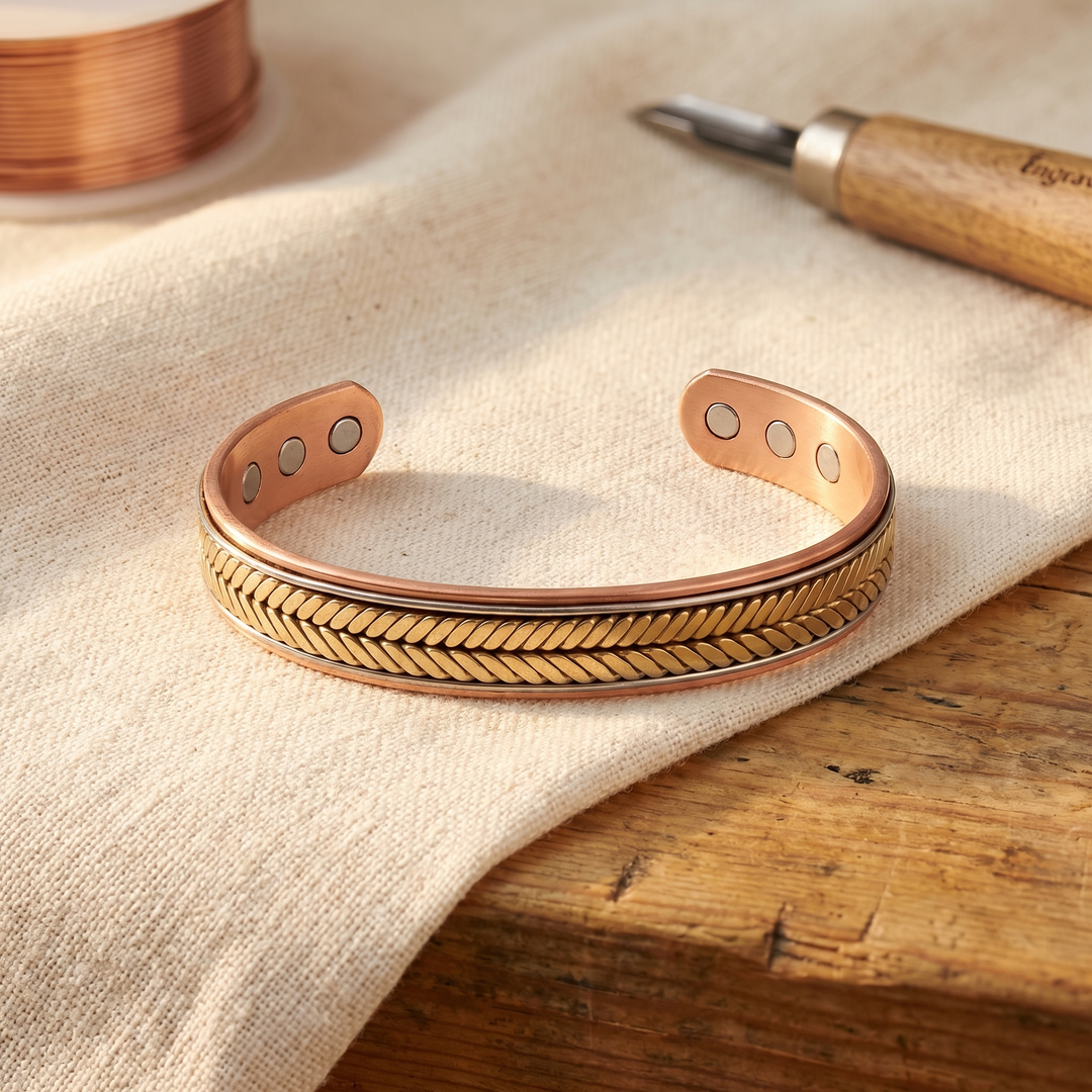 Jenny – Magnetarmband i koppar med flätad dekor