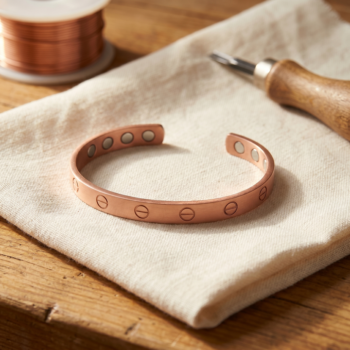 Hanna – Handgjort armband med skruvdetaljer