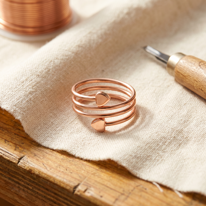 Vivi – Spiralring med hjärtdetaljer
