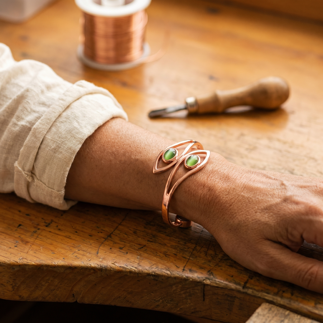 Eva – Handformat armband med ädelstenar