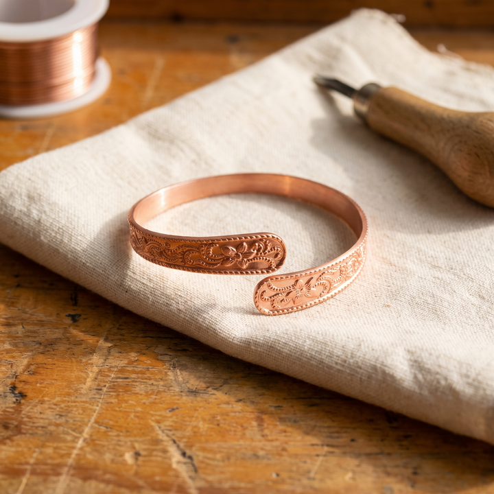 Charlotta – Handgraverat armband i koppar