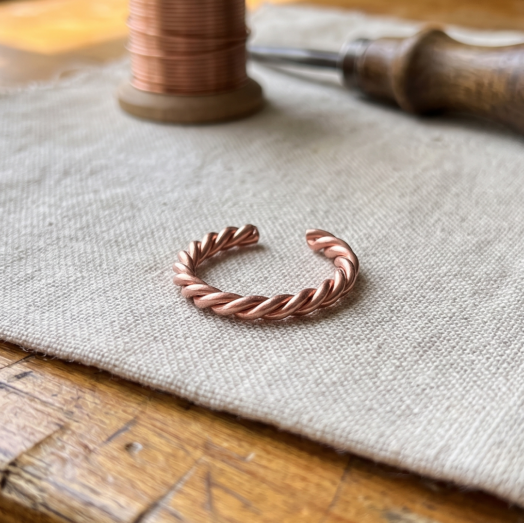 Selma – Handtvinnat armband i koppar