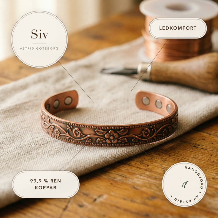 Siv – Handgraverat koppararmband med blommönster