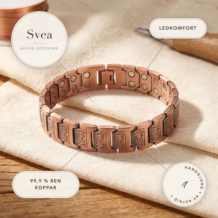 Svea – Koppararmband med graverat mönster